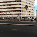 Close To Yumbo,free Parking Apartment