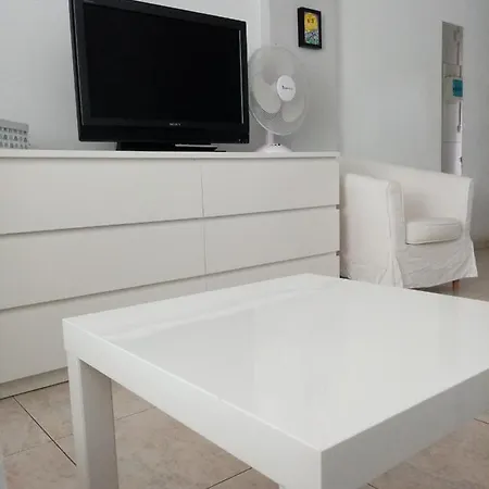 Close To Yumbo,free Parking Daire *